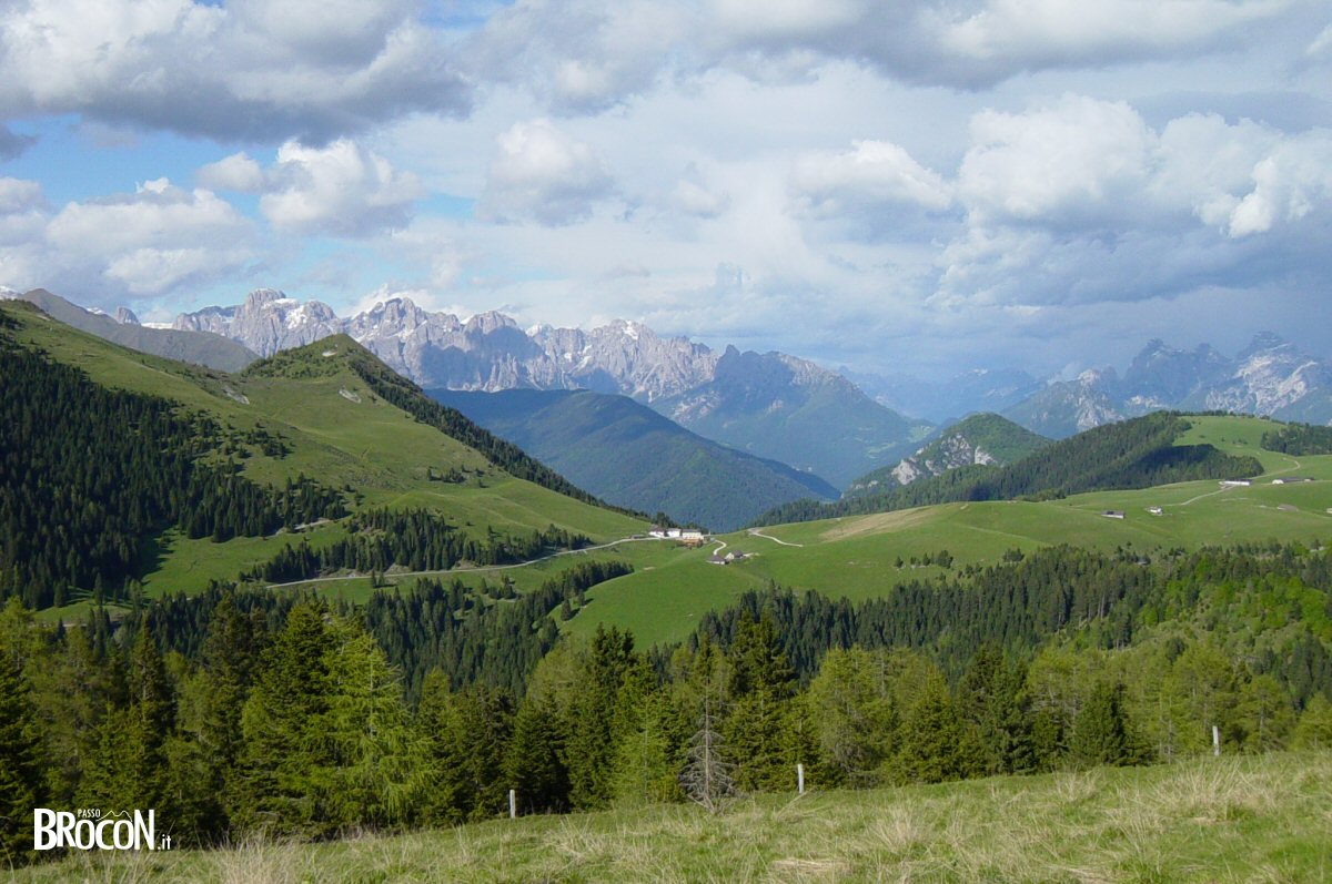 Panorama Passo Brocon in estate